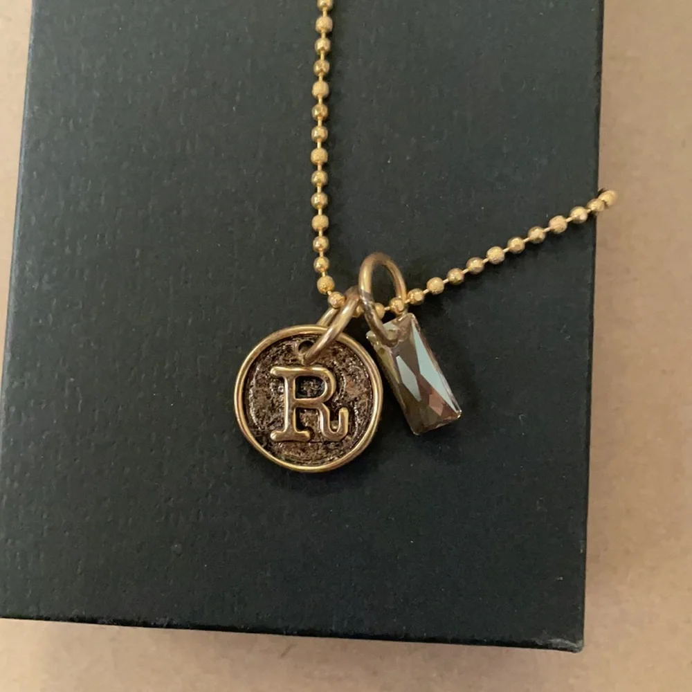 Initial R Gold Necklace - Picture 2 of 3